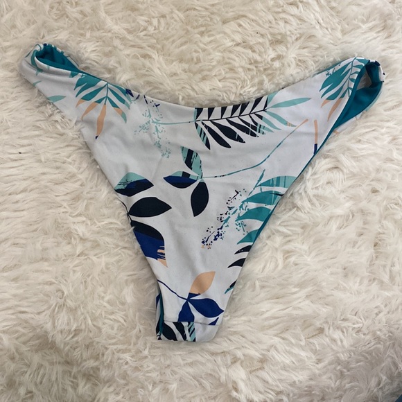 Bikini ! - Picture 2 of 6